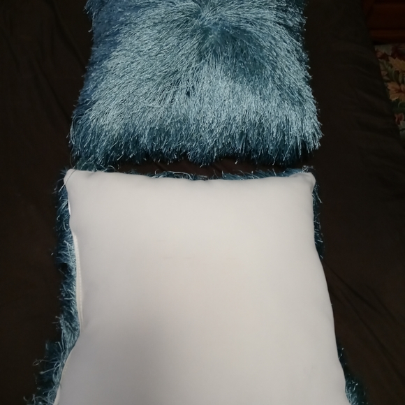 🏖⛵PIER 1 IMPORT TWO FLUFFY PILLOWS 🏝A FANTASTIC VINTAGE GIFT 🎁 - Picture 9 of 13